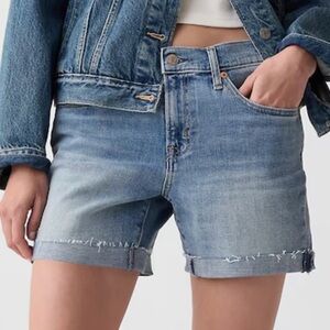 Gap Denim 5inch Mid Rise Girlfriend Shorts